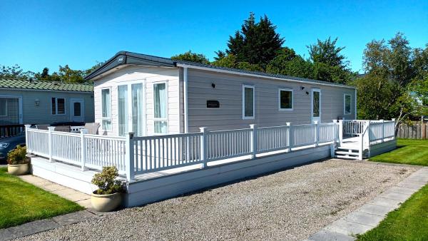 Nella foto è visibile l'oggetto Binka - Luxury 40 x 14ft Lodge situato nella città di Tain.
