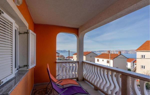 Na fotografii je vidět objekt Awesome Apartment In Senj With Kitchen nacházející se ve městě Senj.