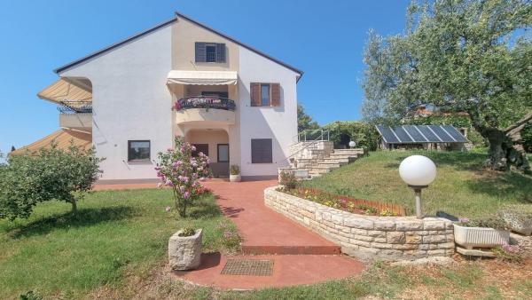The photo shows the Nadja A4 located in the city of Zambratija.