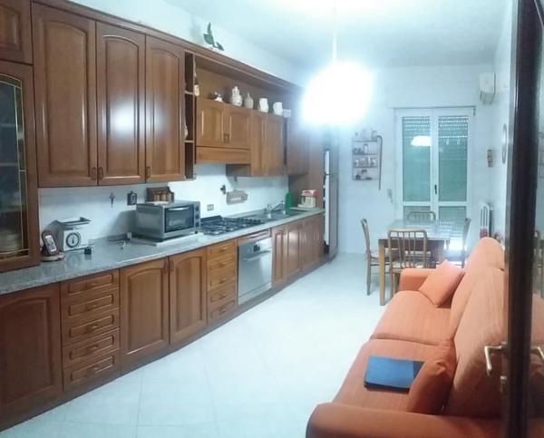 På billedet ses objektet Appartamento 9 letti con cucina e parcheggio privato gratuito beliggende i byen Candela.