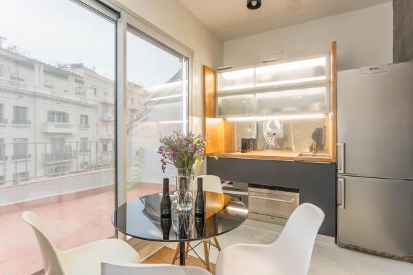 My Space Barelona - Renovated Attic Apartment with Two Terrace, Барселона