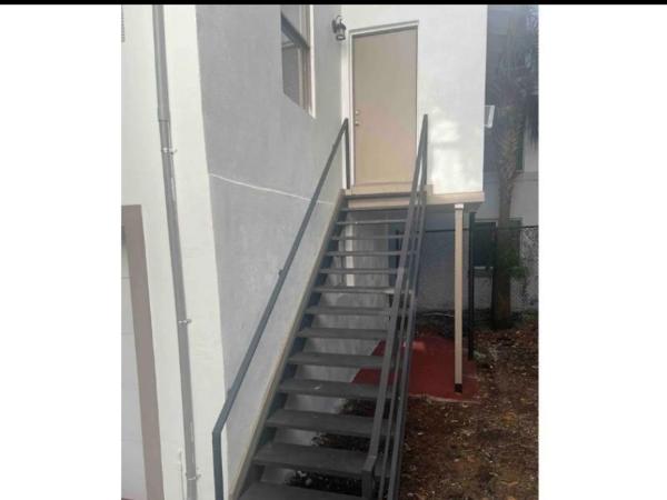 Guest House Near Downtown Miami - Miami, FL