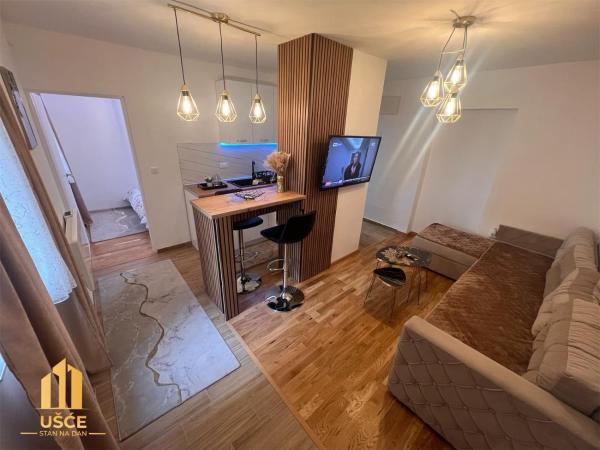 På bilden syns objektet Apartman Ušće som ligger i staden Handići.