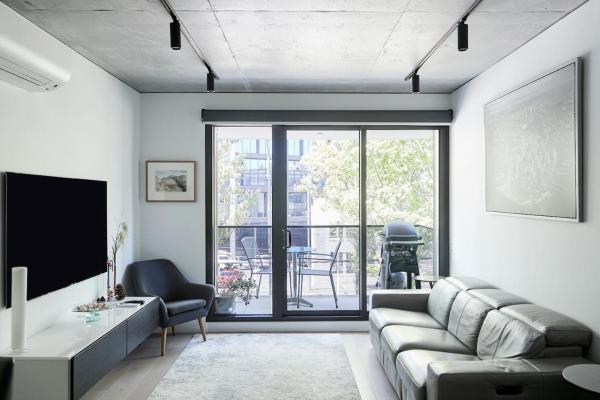 'Modern Minimalism' Slate Chic in the City, Melbourne