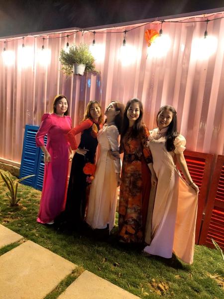 Na foto é possível ver o objeto Hồ Tràm Pink House localizado na cidade de Làng Phước Bửu.