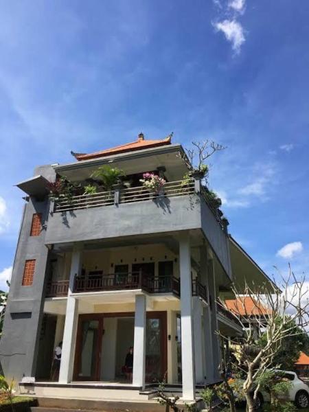 A la foto es mostra l'objecte Homestay Komang Petak situat a la ciutat de Penginyahan.