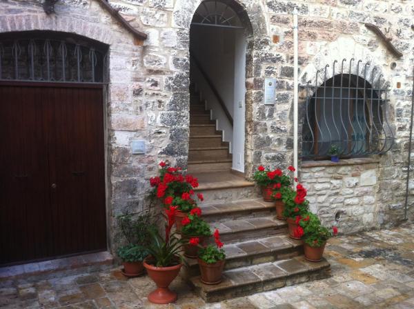 På billedet ses objektet Monte Cavallo beliggende i byen Assisi.