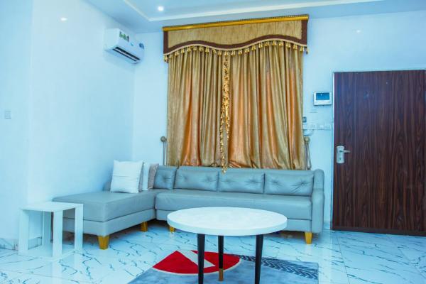The photo shows the Marathona Shortlets Abuja located in the city of Sabo Kukwaba.