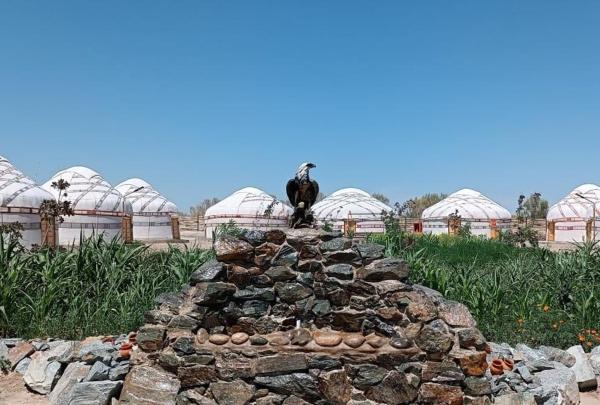 På billedet ses objektet KARAKALPAK ETNO VILLAGE beliggende i byen Nukus.