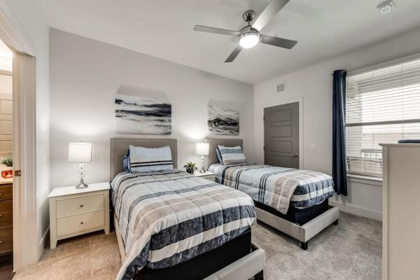 Foto 5: ALL034 - Luxe 2BD 2BA Apt in Allen