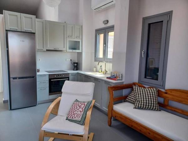 A la foto es mostra l'objecte Aspa's house situat a la ciutat de Mirina.