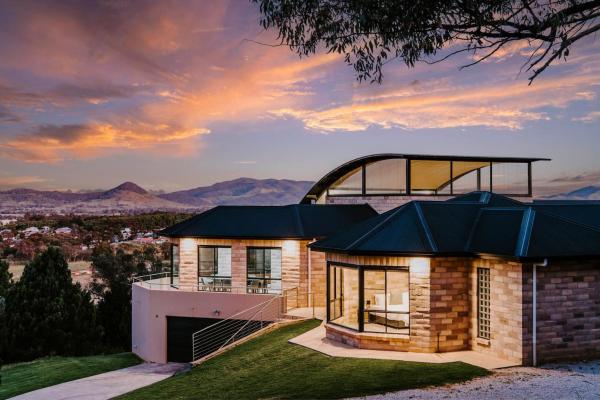 Na zdjęciu widoczny jest obiekt 'Tyalla Lodge' Unique Luxe Design in the Mountains położony w mieście Mudgee.