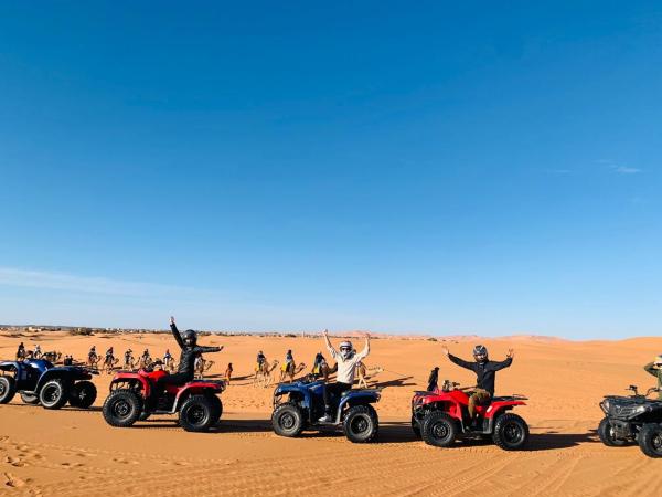 På billedet ses objektet Akabar Luxury Desert Camp beliggende i byen Mfis.