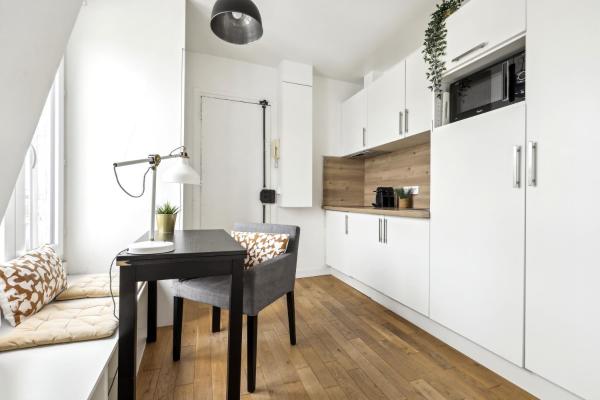 Bright top floor studio near Pere Lachaise, Paris