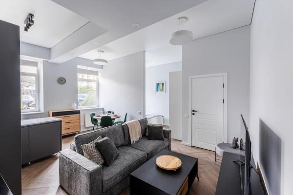På billedet ses objektet Modern flat in Old Town Kaunas - Parking & Self Check-In beliggende i byen Kaunas.