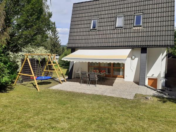 På billedet ses objektet Ferienhaus am See Lichtenberg Bayern Frankenwaldsee beliggende i byen Lichtenberg.