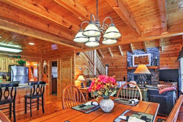 Foto 3: Solid Ground Lodge with Yard!