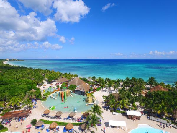 The photo shows the Grand Palladium Kantenah Resort & Spa - All Inclusive located in the city of Xetna.