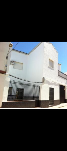 A la foto es mostra l'objecte Hostal Los Amigos situat a la ciutat de Zarza Capilla.