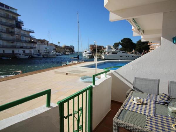 A la foto es mostra l'objecte Apartamento Tranquilo en Rosas con Piscina, Parking y Cerca de la Playa de la Rubina - ES-258-86 situat a la ciutat de Roses.