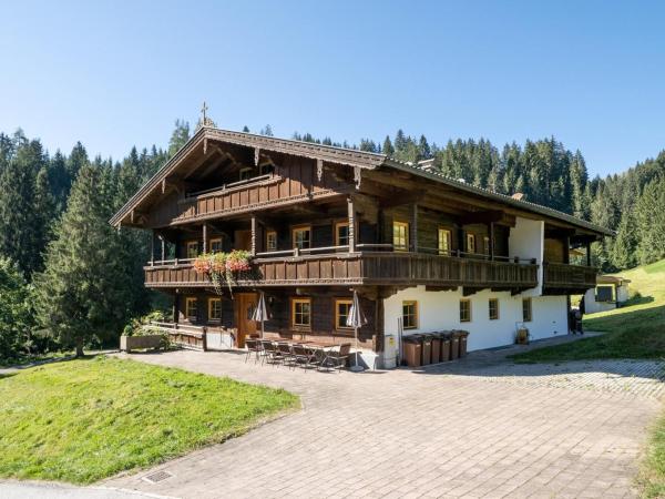 Na fotografii je vidět objekt Haus Rainer nacházející se ve městě Wildschönau.