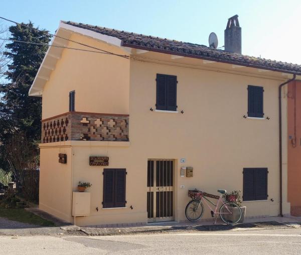 Auf dem Foto ist das Objekt Casa Cairo Rooms&Services in der Stadt Mombaroccio zu sehen.
