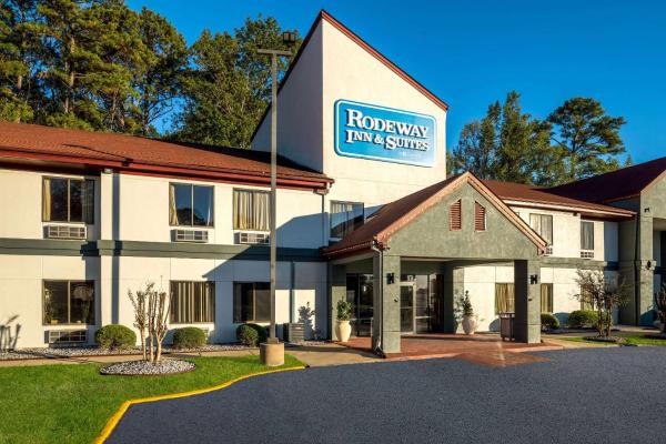 Na fotografii je vidět objekt Rodeway Inn nacházející se ve městě Brandon.