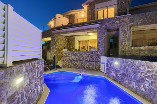 A la foto es mostra l'objecte Villa Miracle 1 with heated pool situat a la ciutat de Krk.