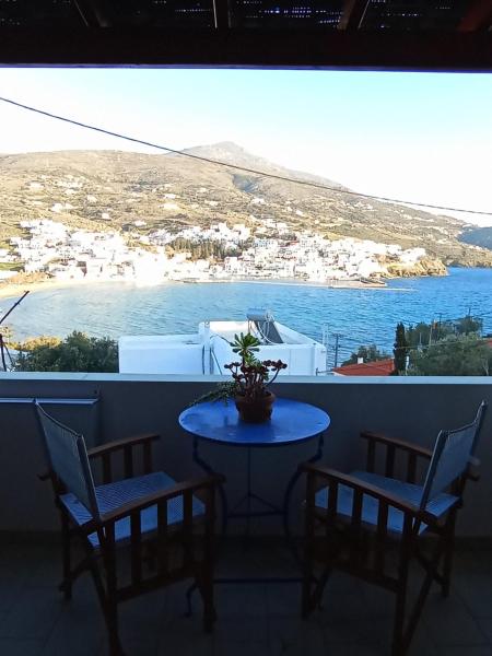Na zdjęciu widoczny jest obiekt Villa Athina położony w mieście Batsi.