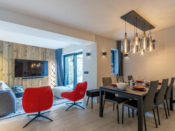 Appartement De Standing Avec Wi-fi, Garage, Terrasse Et Accès Direct Aux Pistes à Val-d'isère - Fr-1-694-348 - Val-d'Isère