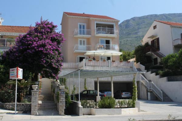 På billedet ses objektet Apartments with a parking space Mlini, Dubrovnik - 9105 beliggende i byen Mlini.