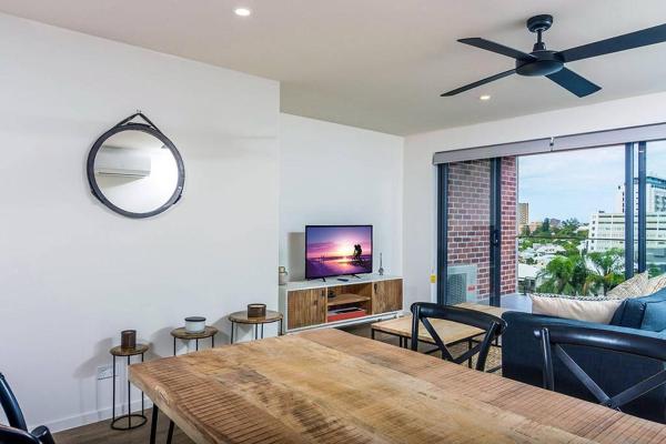 Slick 1 Bedroom + Carpark Apartment - Walk To City - Brisbane