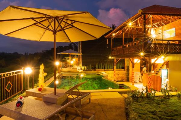 Na fotografii je vidět objekt The Pyramid Ubud River Villas nacházející se ve městě Gianyar.