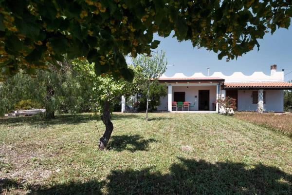 På billedet ses objektet Villa Carmela: per un soggiorno in natura e relax beliggende i byen Roseto Capo Spulico.