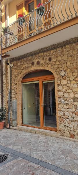A la foto es mostra l'objecte Casa DON PEPPE situat a la ciutat de Taormina.