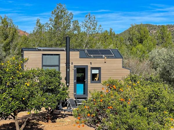 A la foto es mostra l'objecte Tiny House 'la Huerta' situat a la ciutat de Montroy.