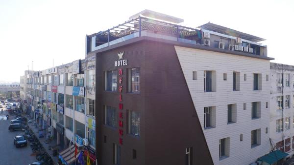 På bilden syns objektet Hotel Affluence som ligger i staden Kharar.