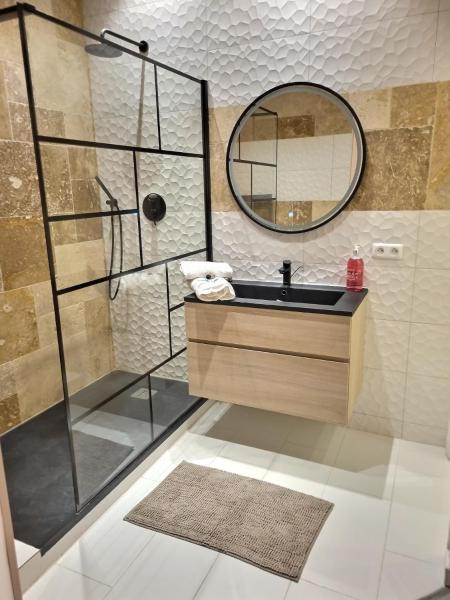 Appartement T2 Panier Vieux Port rénové, Marseille