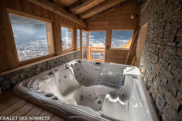 Na foto é possível ver o objeto Le Chalet des Sommets à Briançon localizado na cidade de Chamandrin.