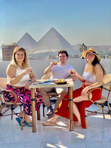 Na fotografii je vidět objekt Enjoy Giza Pyramids View nacházející se ve městě Káhira.