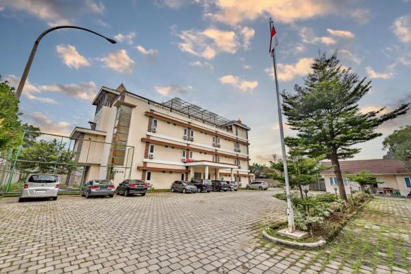 写真にはCinere市にあるCinere Inn & Residenceが写っています。