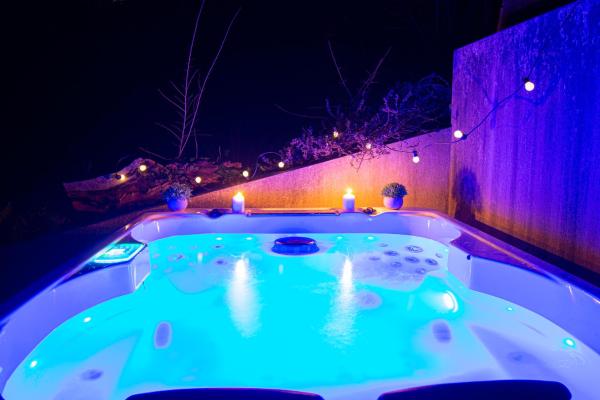 Nella foto è visibile l'oggetto Maen Glas I Jacuzzi & Grand domaine situato nella città di Lanvéoc.