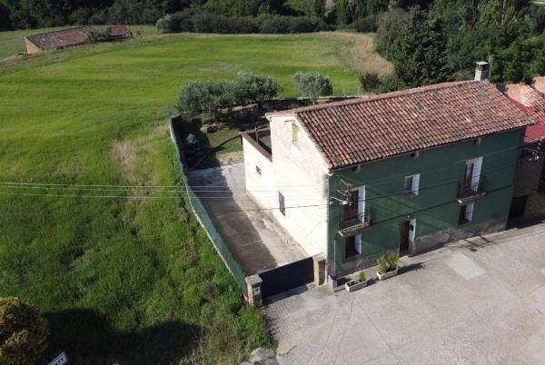 Na fotografii je vidět objekt Casa Fonset nacházející se ve městě Ager.