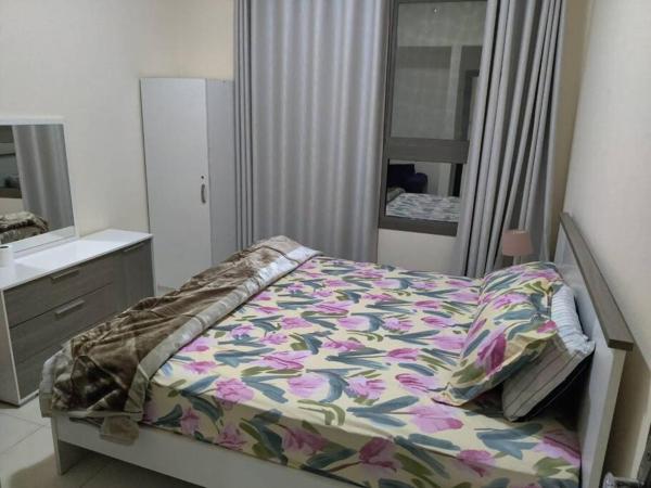 Na foto é possível ver o objeto Lovely 2Bhk Family Apartment in Ajman localizado na cidade de Al Ḩamīdīyah.