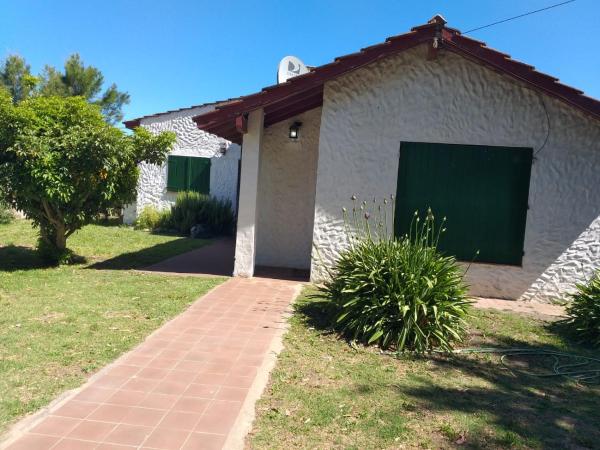 A la foto es mostra l'objecte Chalet Mitaluya situat a la ciutat de Miramar.