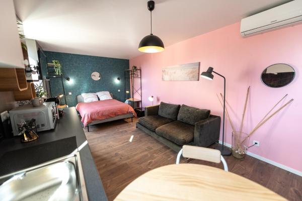 Na fotografii je vidět objekt KASA LOUNGE - Climatisation - Au calme nacházející se ve městě Lorette.
