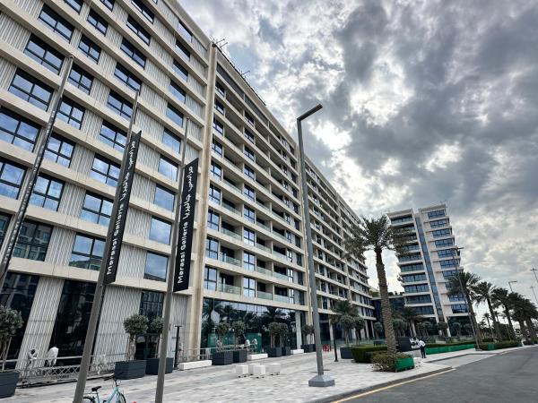 Na zdjęciu widoczny jest obiekt Marassi Galleria Residence Bahrain położony w mieście Rayyā.