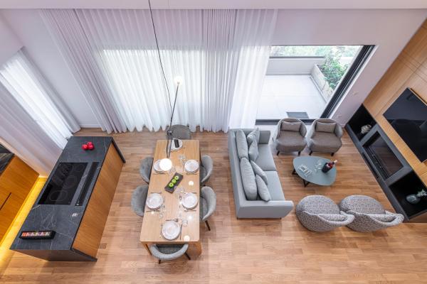 Na zdjęciu widoczny jest obiekt OPULENT PENTHOUSE 2 położony w mieście Vari.