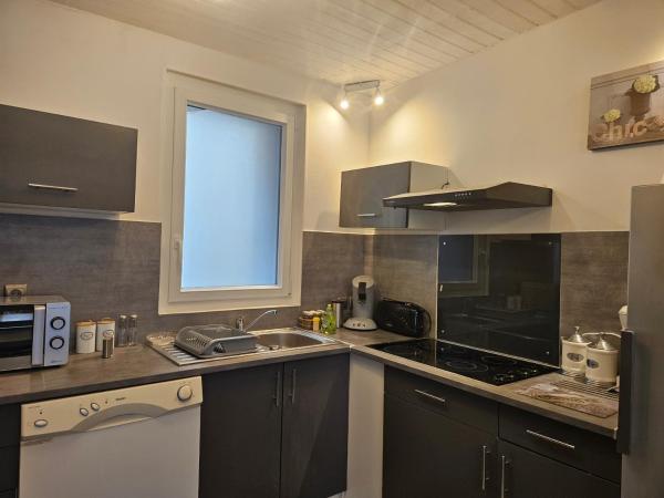 A la foto es mostra l'objecte Maison de village 6 à 8 personnes situat a la ciutat de Castéras.