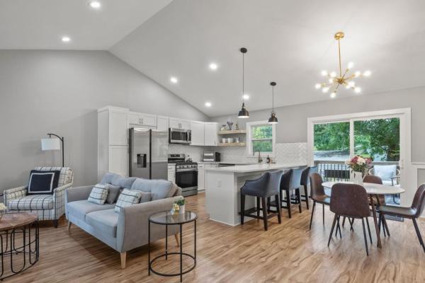 Nella foto è visibile l'oggetto Fieldview Retreat, Sleeps 7 situato nella città di Angier.